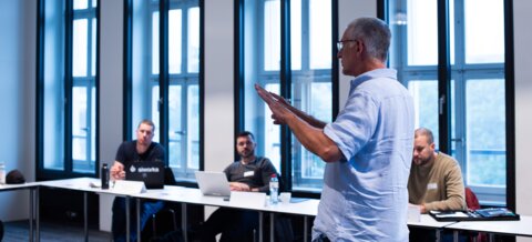 Kursraum mit Kursteilnehmern oder Mentoren | © Celine Farias / Swissolar