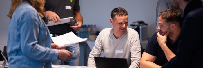 Kursraum mit Kursteilnehmern oder Mentoren | © Celine Farias / Swissolar