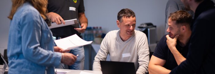 Kursraum mit Kursteilnehmern oder Mentoren | © Celine Farias / Swissolar