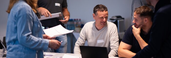 Kursraum mit Kursteilnehmern oder Mentoren | © Celine Farias / Swissolar