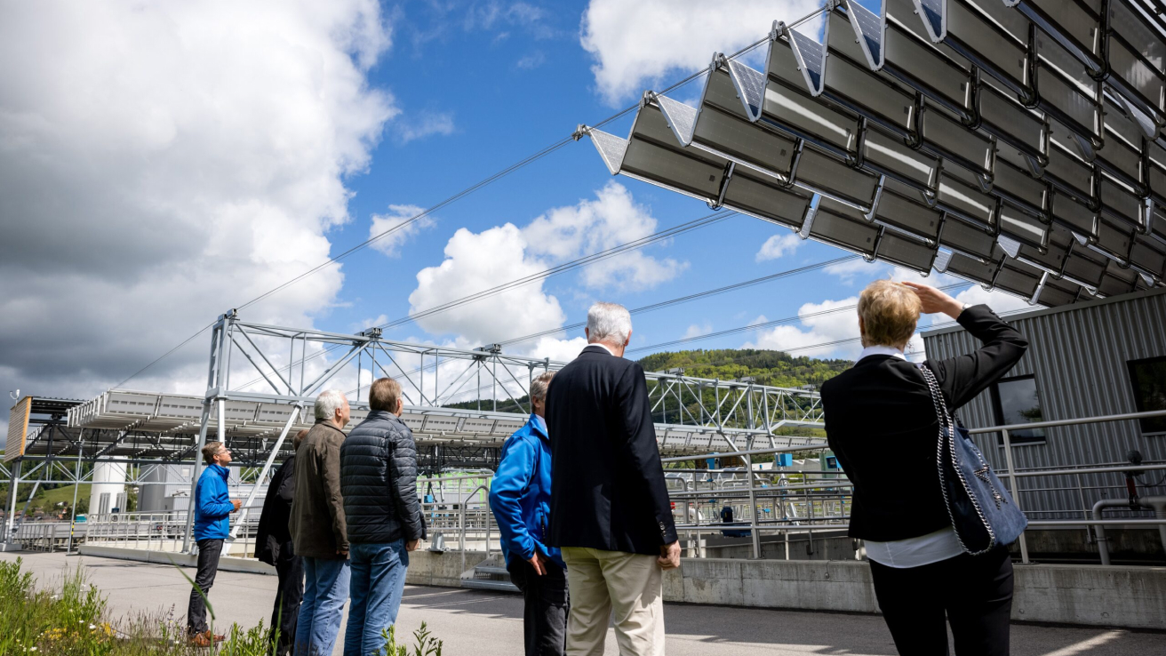 Solarfaltdach fährt ein | Kläranlage Reinach (AG) | © dhp technology