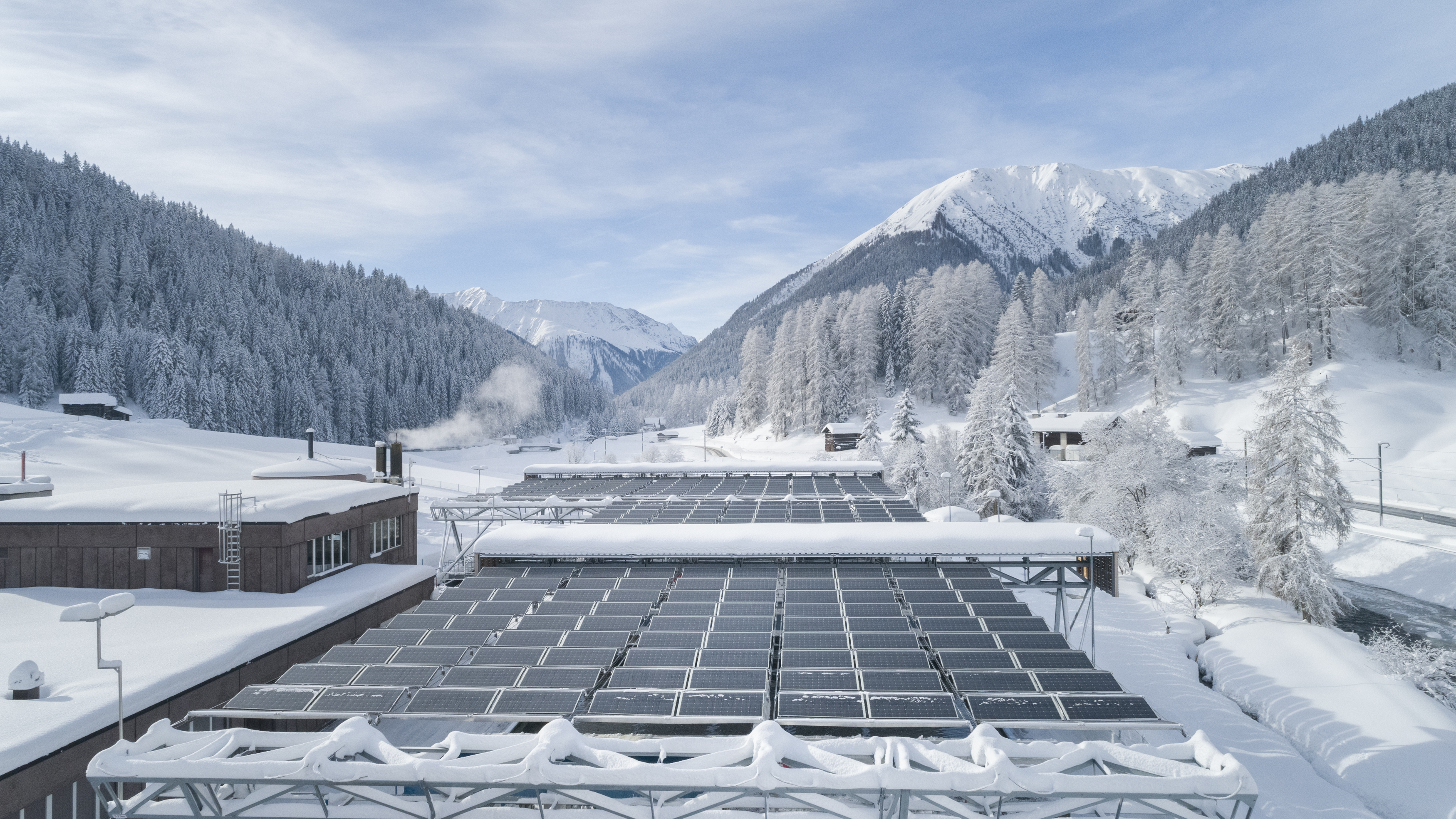 Solarfaltdach im Schnee | Kläranlage Davos (GR) | © dhp technology