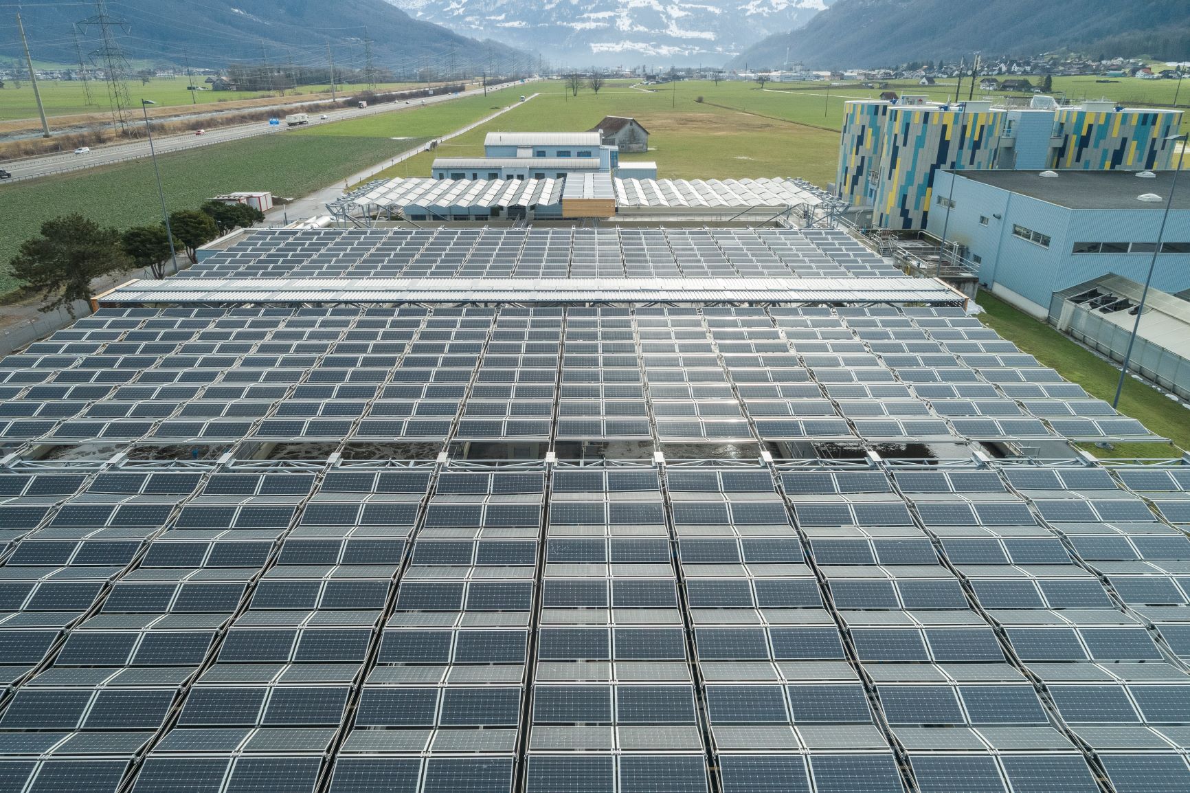 Luftaufnahme Solarfaltdach | Kläranlage Glarnerland (GL) | © dhp technology